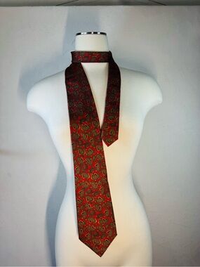 Walter Beauchamp Canada Red Paisley Men's Neck Tie - Classic Pattern Silk